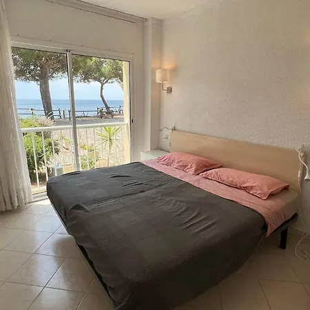 Apartment En Primera Linea Con Acceso Directo A La Playa En La Almadrava Roses