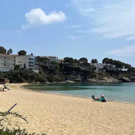 Apartment En Primera Linea Con Acceso Directo A La Playa En La Almadrava Roses
