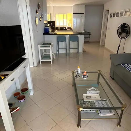 Apartment En Primera Linea Con Acceso Directo A La Playa En La Almadrava Roses